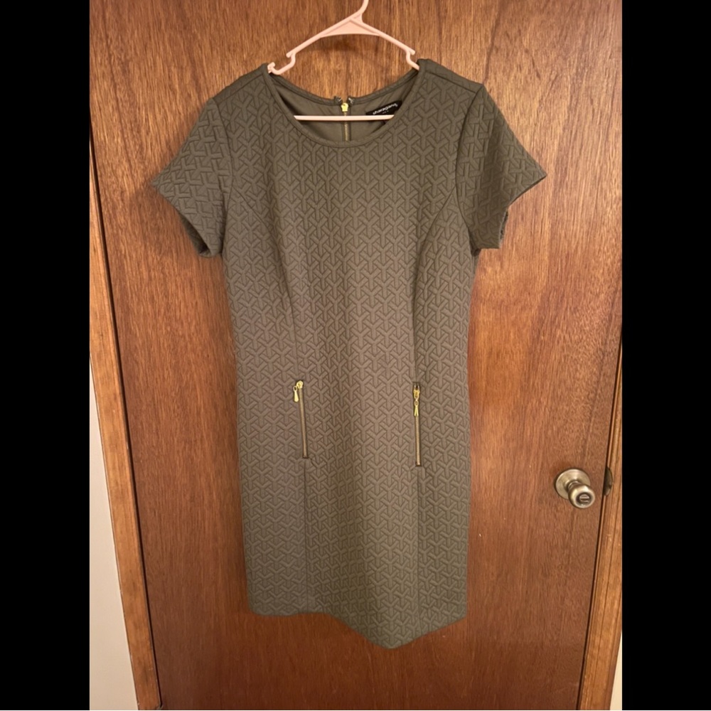 Love the color and look of this dress